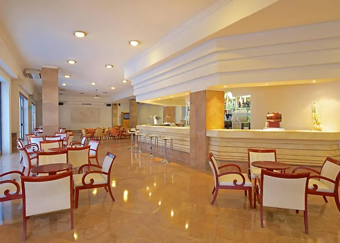 Jacaranda Отель Адехе